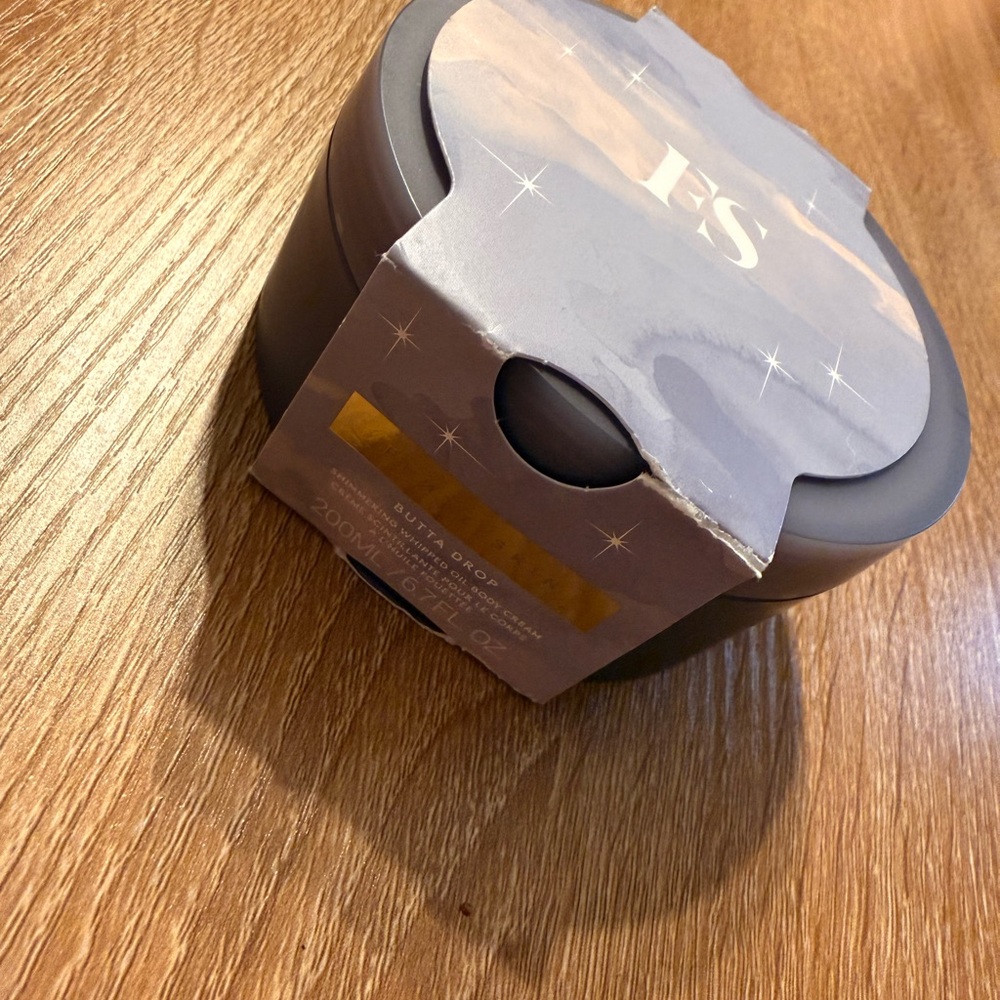 Fenty Beauty shimmer Body Moisturizer